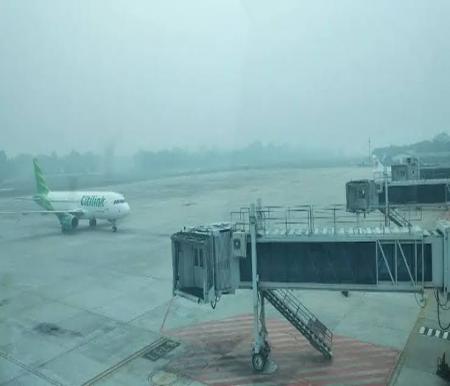 Ilustrasi Bandara SSK II Pekanbaru tertutup kabut (foto/int)